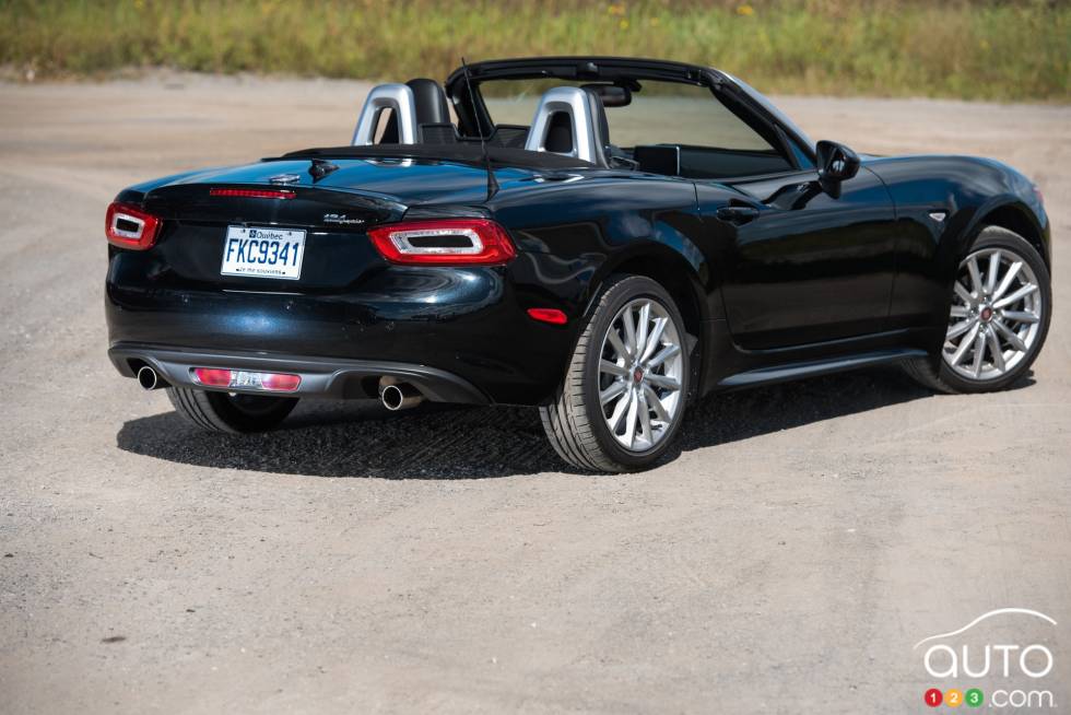 2016 Fiat 124 Spyder rear 3/4 view