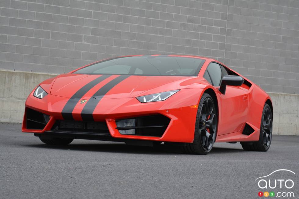 Vue 3/4 avant de la Lamborghini Huracan LP 580 2016