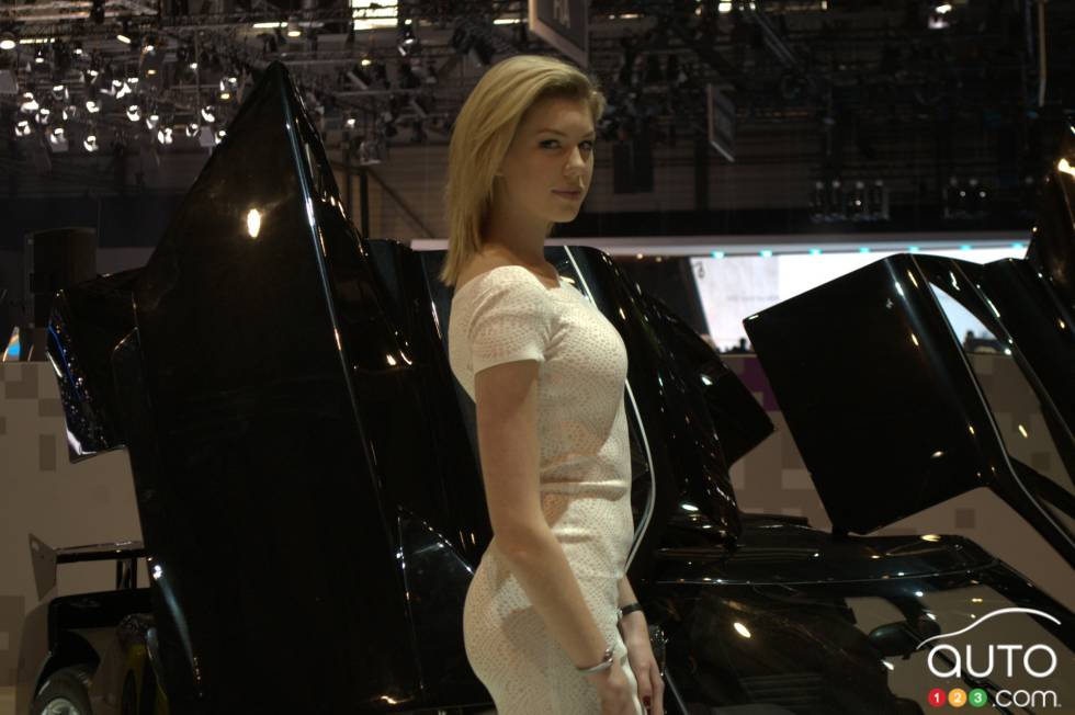 2016 Geneva Autoshow car babes