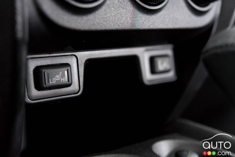 Front heated seats controls