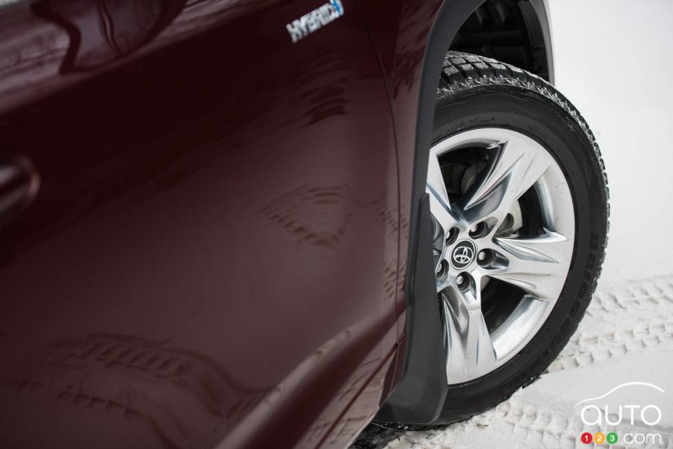 2016 Toyota Highlander Hybrid wheel