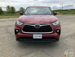 We drive the 2020 Toyota Highlander Limited 