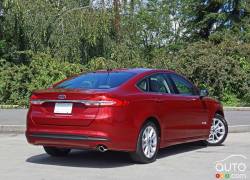 2017 Ford Fusion Hybrid rear 3/4 view