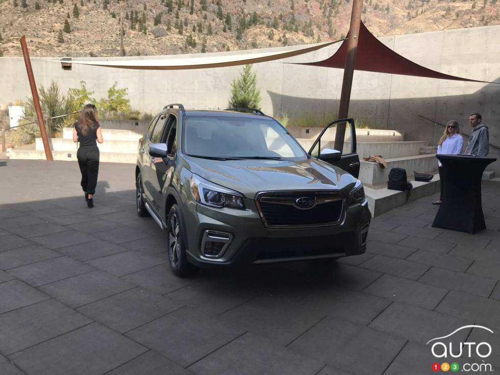 Front view of the 2019 Subaru Forester Premier