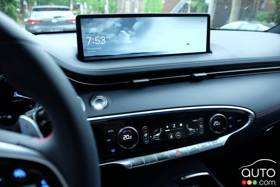 We drive the 2022 Genesis GV70