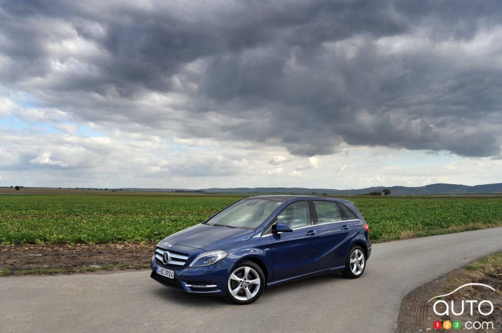 Left front 3/4 view, away