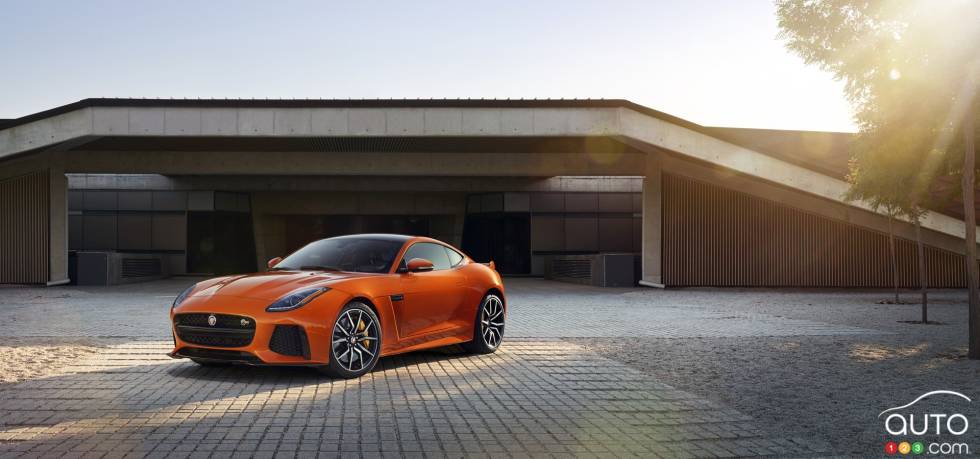 Vue 3/4 avant de la Jaguar F-Type SVR 2017