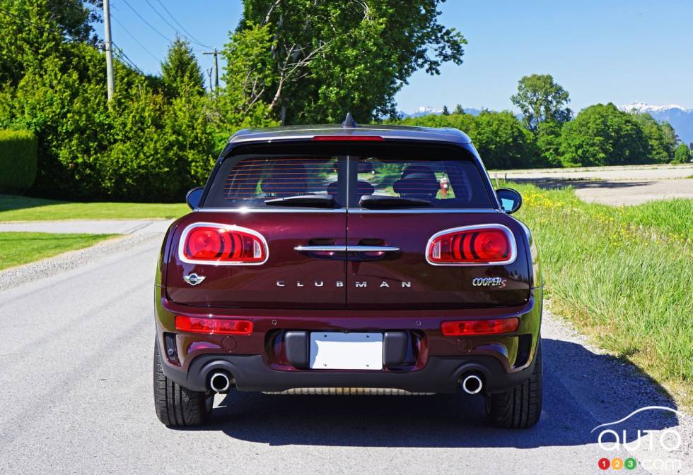 2016 MINI Cooper S Clubman rear view