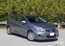 2016 Hyundai Accent front 3/4 view