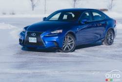 2016 Lexus IS300 AWD front 3/4 view