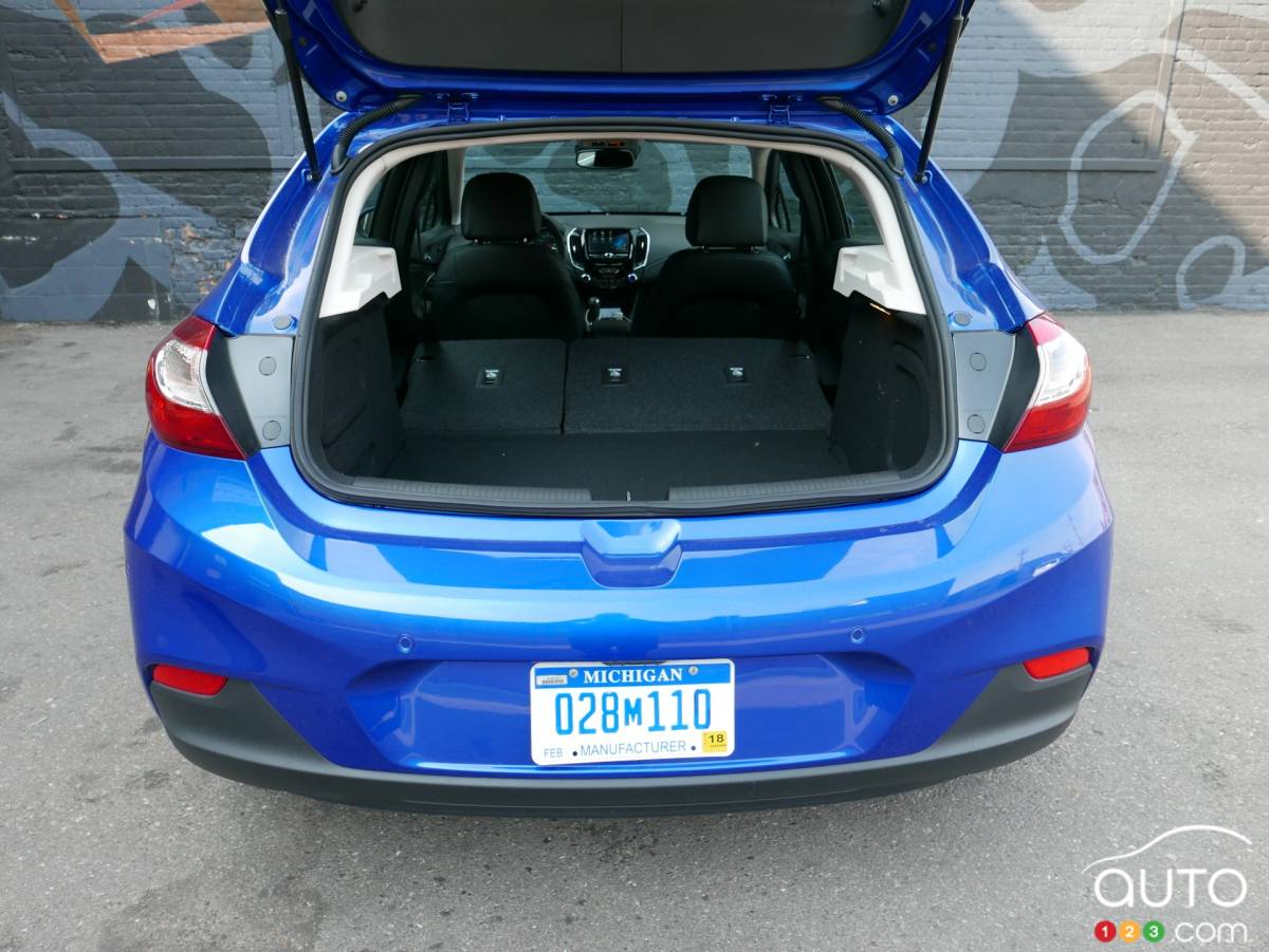 2017 chevy cruze trunk