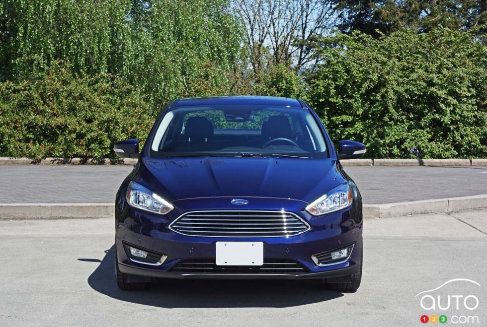 Vue de face de la Ford Focus Titanium 2016