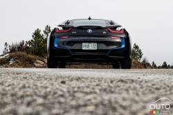 Vue arrière de la BMW i8 2016