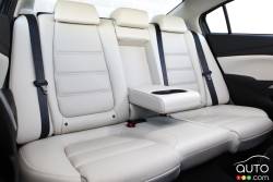 Rear seats with centre armrest
