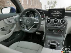 Habitacle du conducteur de la Mercedes-Benz C300 4MATIC Coupe 2017
