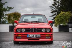 Vue de face de la BMW E30 M3
