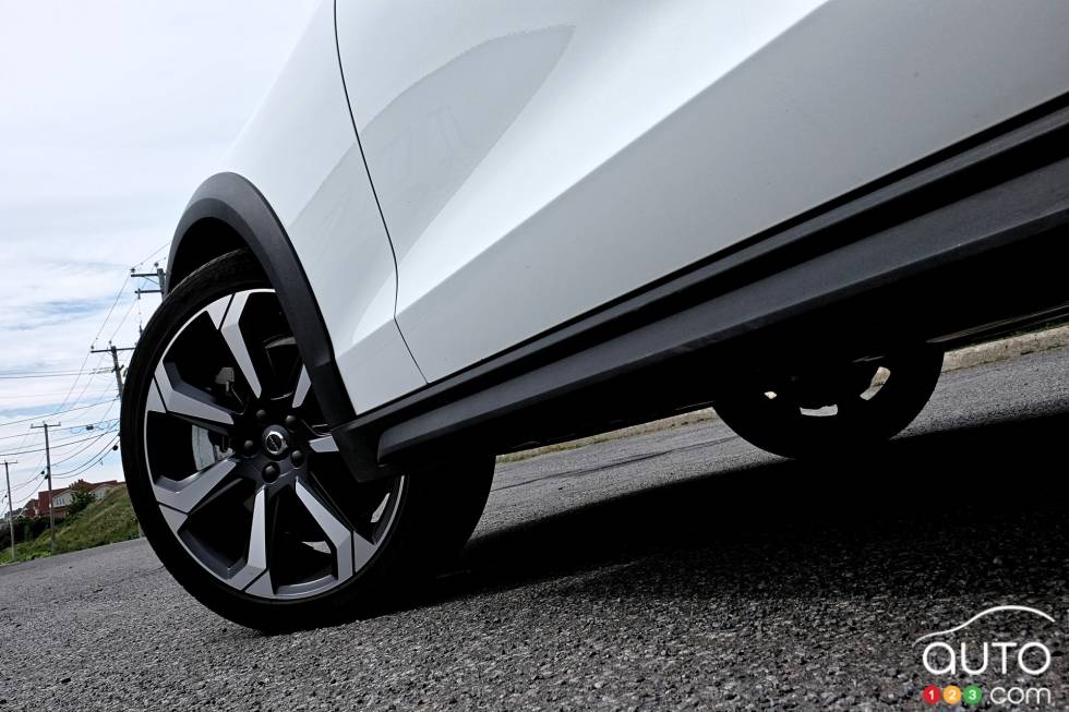 We drive the 2019 Volvo V60 Cross Country