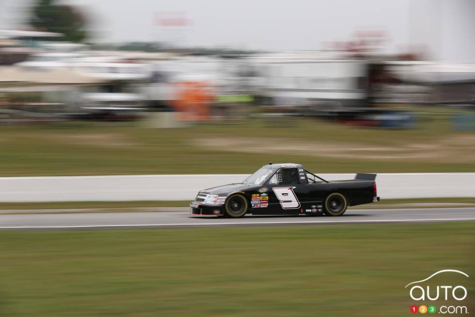 Ron Hornaday Jr, Chevrolet NTS Motorsports en action lors de la première pratique de vendredi