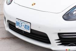 Calandre avant de la Porsche Panamera GTS 2015