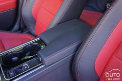 Console centrale de la Jaguar XE 35t AWD R-Sport 2017