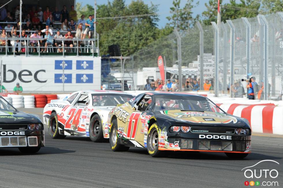 D.J. Kennington, Castrol Edge/Mahindra Tractors Dodge and Jacques Villeneuve, Dodge Dealers of Quebec Dodge during the race