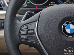 2016 BMW 328i Xdrive Touring steering wheel detail