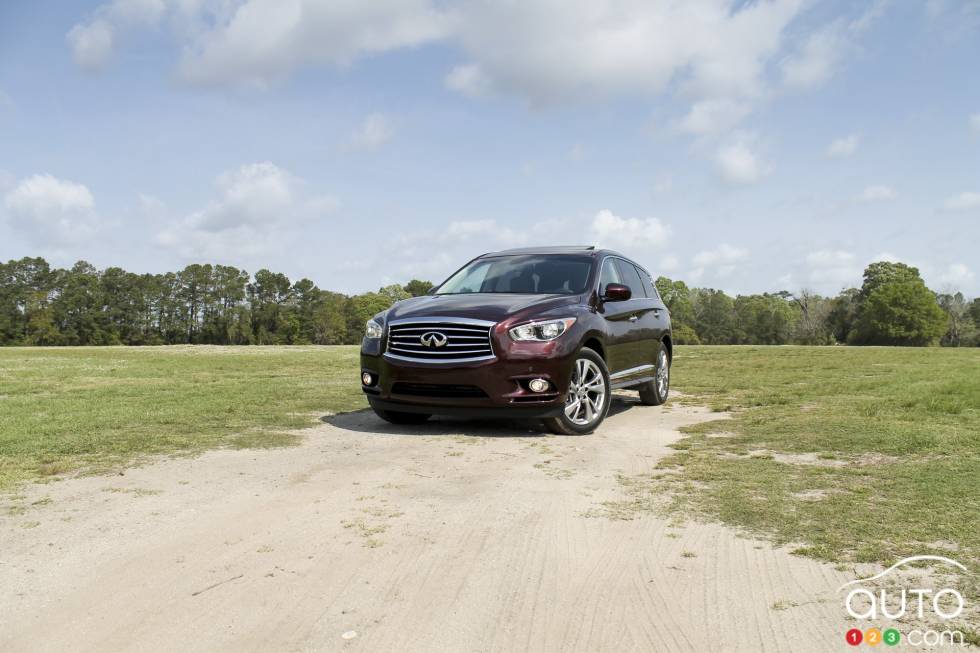 Vue 3/4 avant gauche éloignée