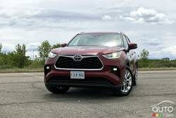 We drive the 2020 Toyota Highlander Limited 