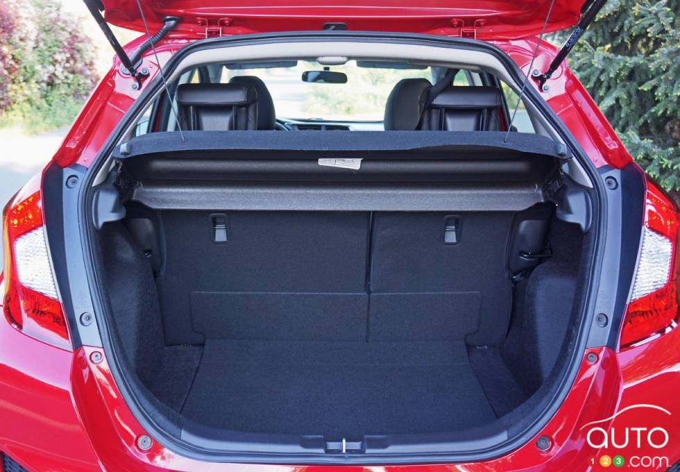 2016 Honda Fit EX-L Navi trunk