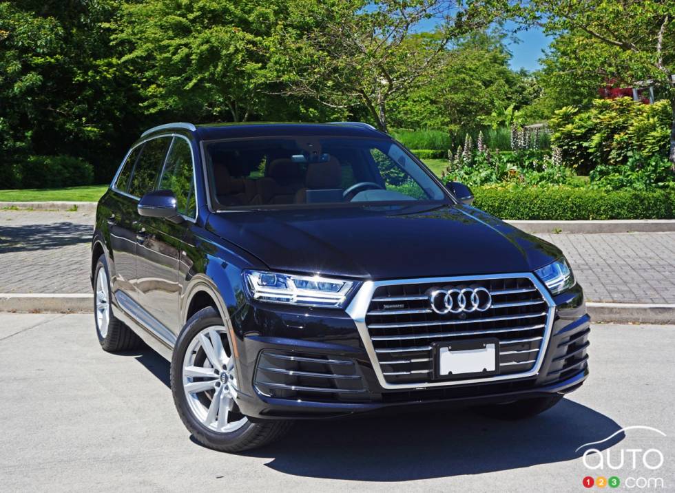 2017 Audi Q7 3.0 TFSI Quattro Technik front 3/4 view