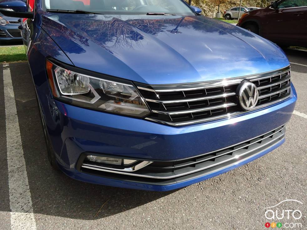 2016 Volkswagen Passat front grille
