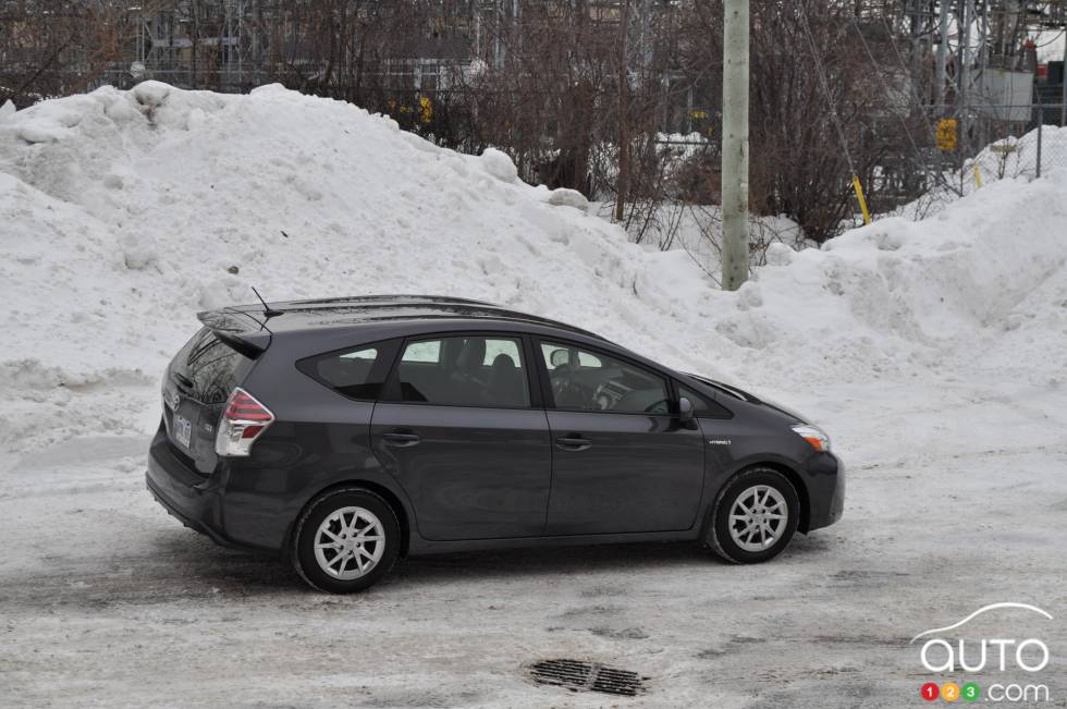 2016 Toyota Prius V rear 3/4 view