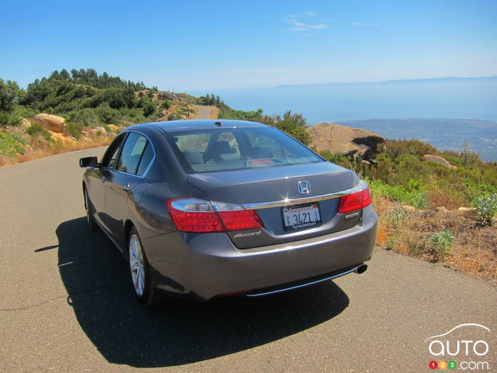 Rear 3/4 view, grey model