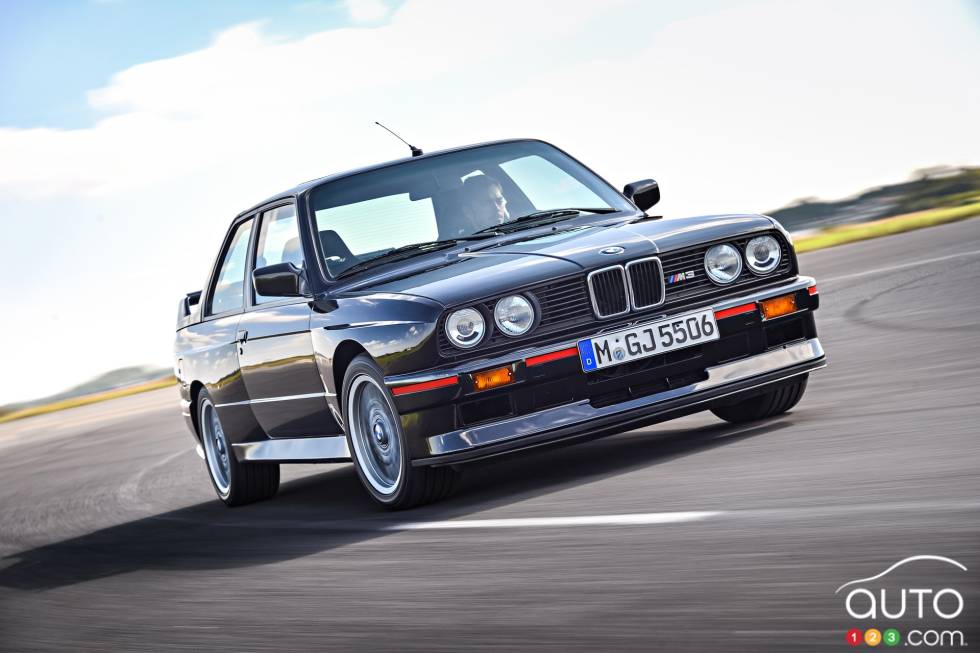 Vue 3/4 avant de la BMW E30 M3 Evolution