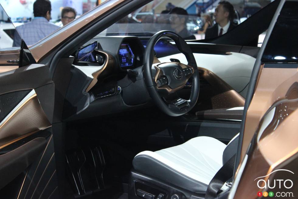 Tableau de bord du Concept Lexus LF1 Limitless 