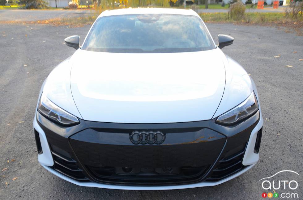 We drive the 2022 Audi e-tron GT RS