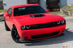 2015 Dodge Challenger RT Scat Pack front 3/4 view