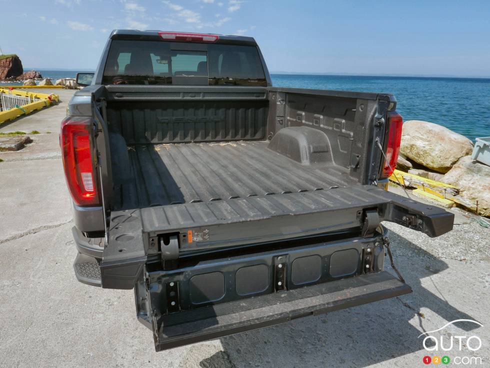 Cargo box open with step