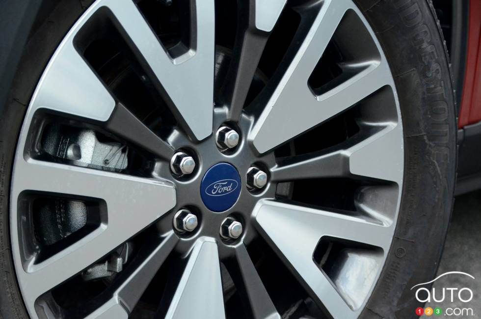 We drive the 2020 Ford Escape Hybrid