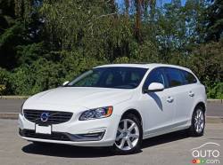 2016 Volvo V60 T5 front 3/4 view