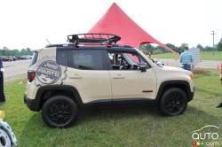 Vue de côté Concept Jeep Renegade Desert Hawk