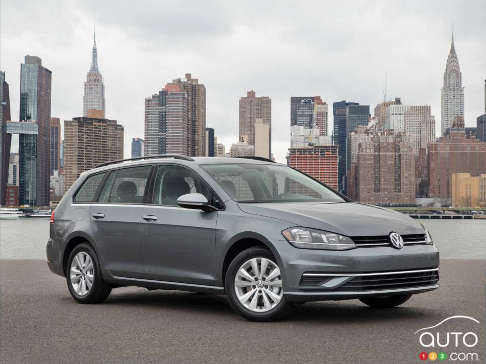 2018 Golf SportWagen 3/4 front view