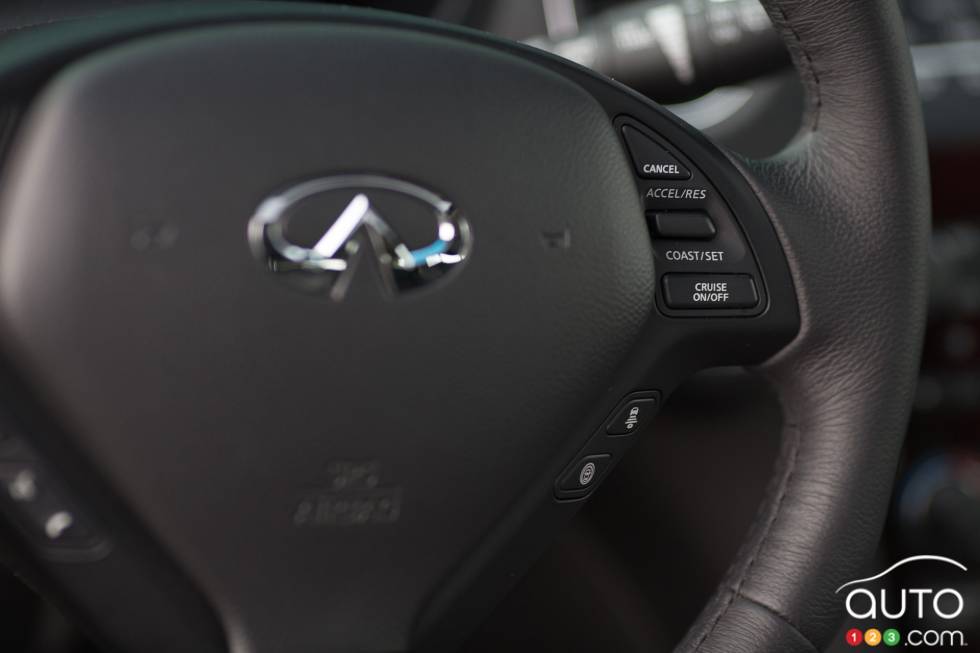 Steering wheel with controls