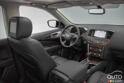 2017 Nissan Pathfinder cockpit