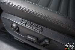 2016 Volkswagen Passat TSI seat detail