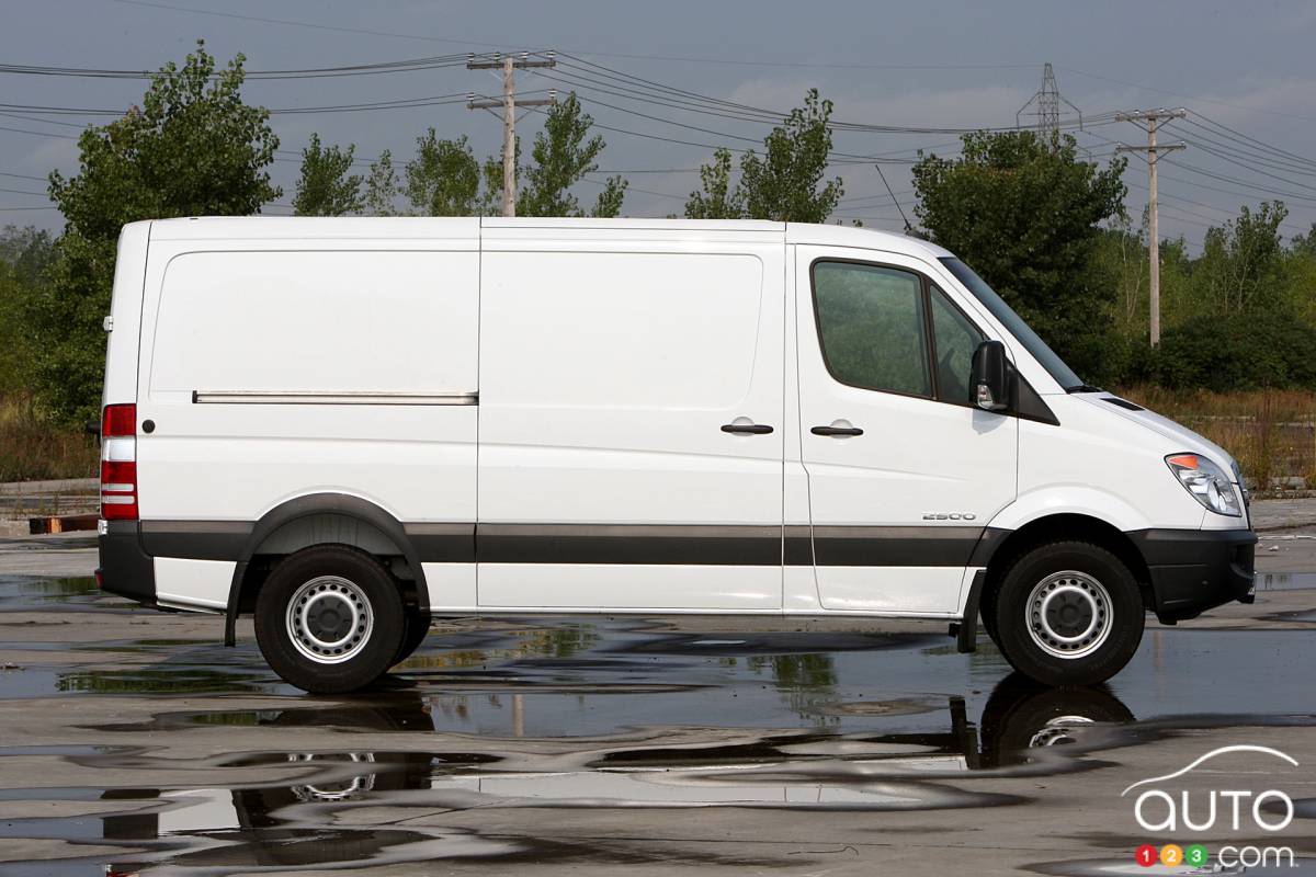 Мерседес спринтер 2007 год. Sprinter 2007. Mercedes Sprinter 2007. Dodge Sprinter Majestic 2007. Микроавтобус Додж Спринтер.