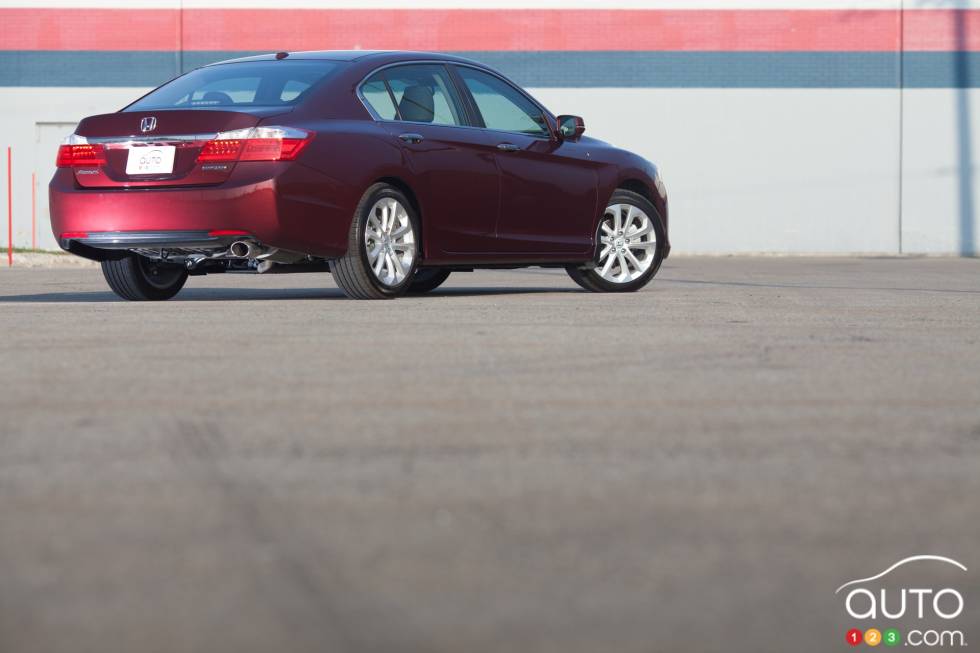 Vue 3/4 arrière droit éloignée