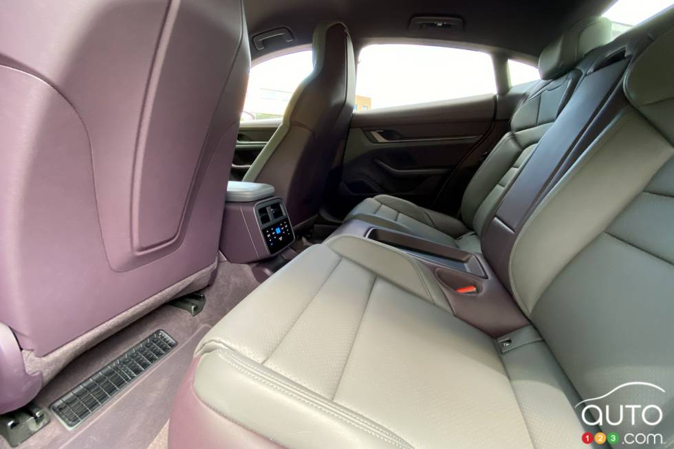 Nous conduisons la Porsche Taycan RWD 2021