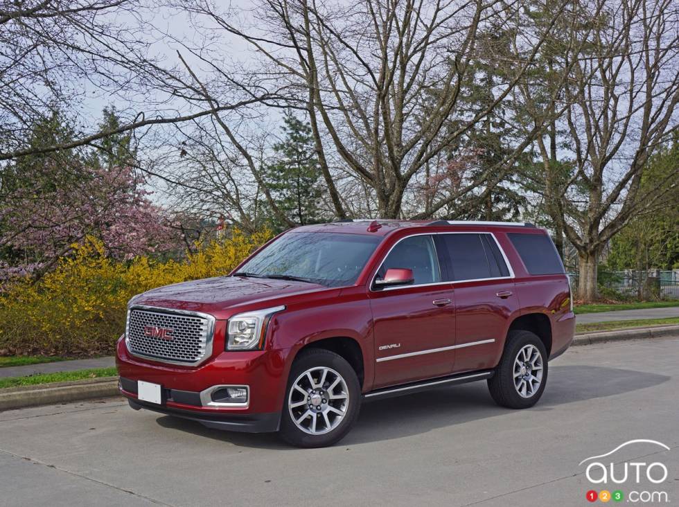 Vue 3/4 avant du GMC Yukon Denali 2016
