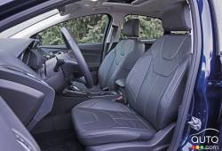 2016 Ford Focus Titanium front seats